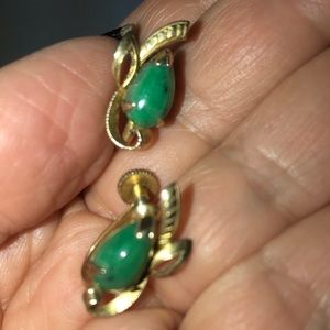 14kg screw back jade earrings